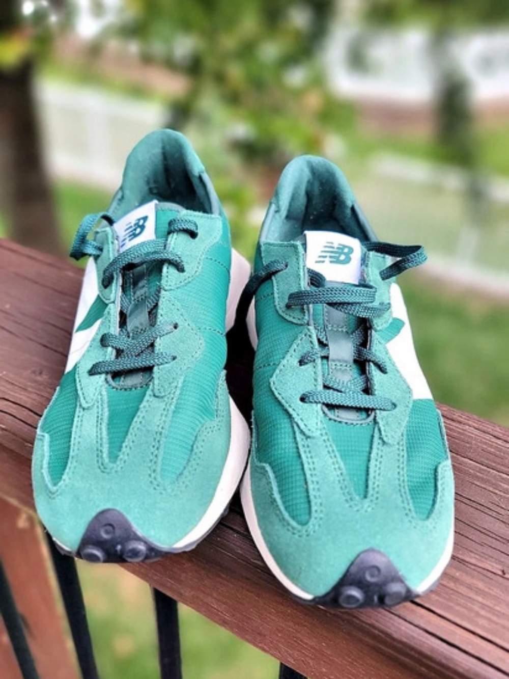 New Balance 327 Men's Green & White US 5.5 Like New